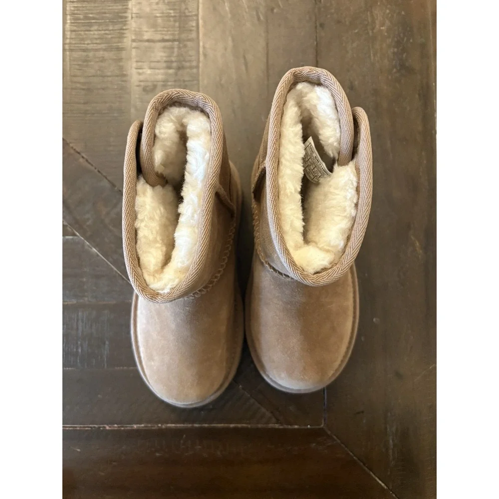 NEW UGG  Jona  Suede Shearling TAN SIZE 10 Kid Shoe.  118890T . No Box.